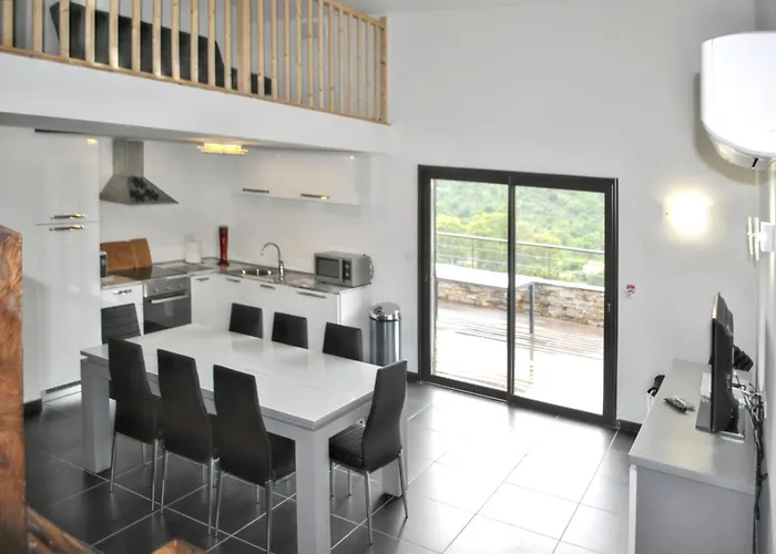 Hébergement de vacances Maison Chaleureuse à Bonifacio, 90 M², Piscine Partagée